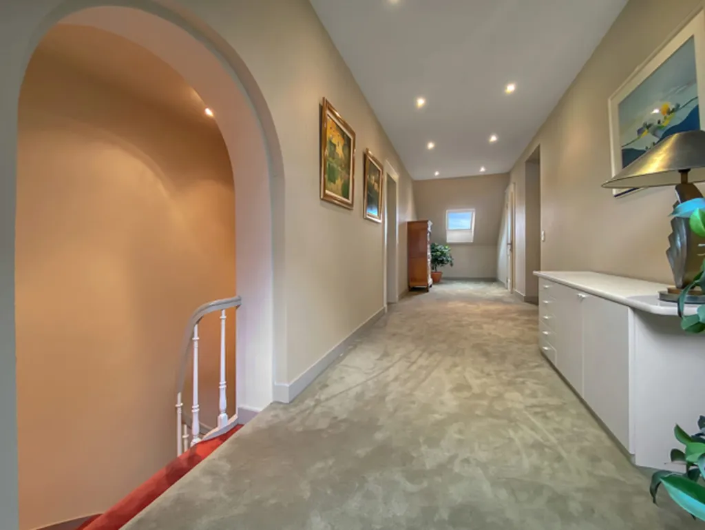 hallway_entrance