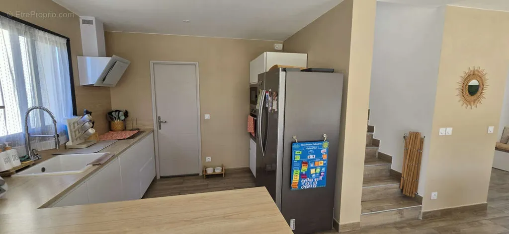 Cuisine - Villa Neuve avec Terrasse Sud à Proximité