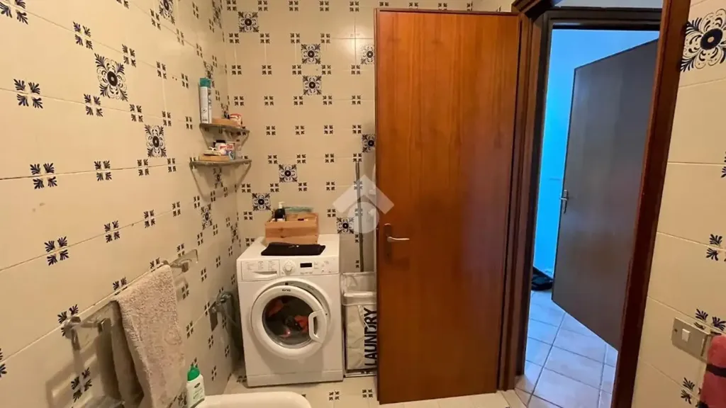 Bathrooms - Mansarded Apartment with Lake View in Mantova