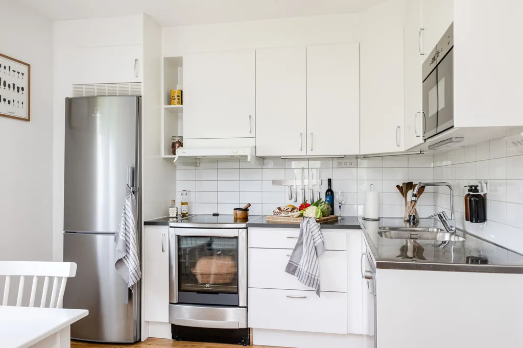 Cuisine - Bright Two-Bedroom with Balcony in Åkersberg