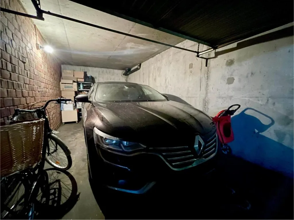 Garage - Appartement avec Vue sur Bruxelles à Ganshoren
