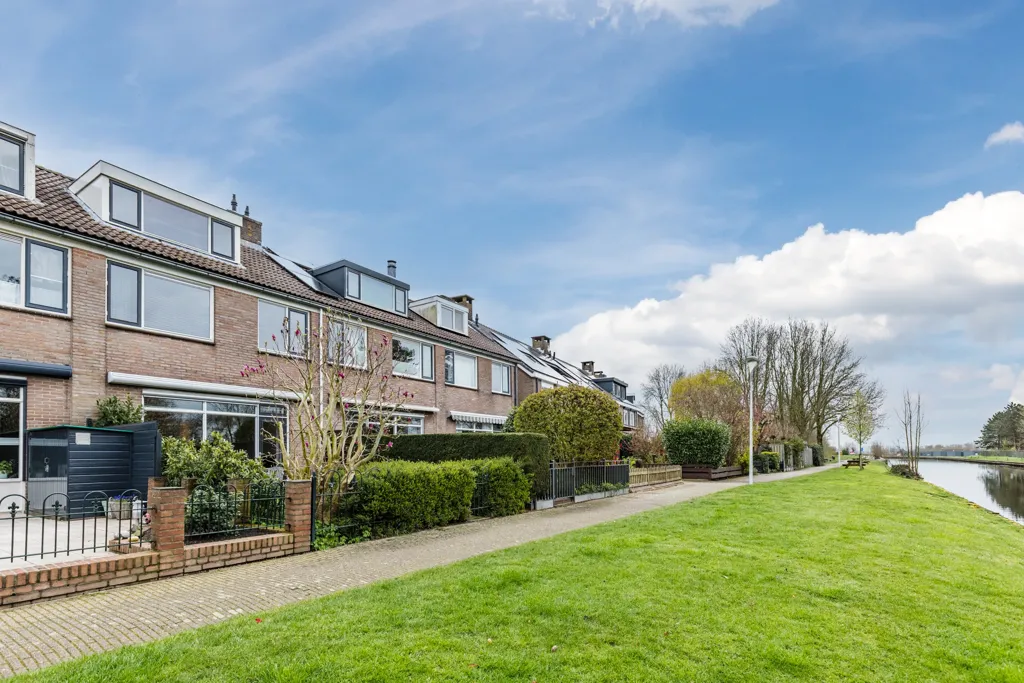 Extérieur - Modern Tussenwoning with Water View in IJssel