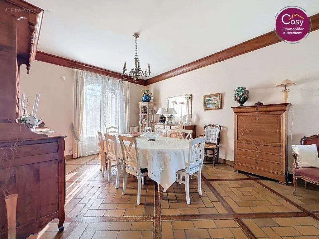 Söögituba - Character House with Pool in Soissons