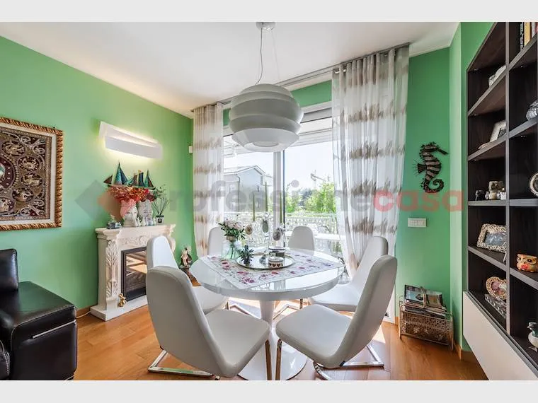 Sala da pranzo - Modern 3-Bedroom Apartment in Buccinasco