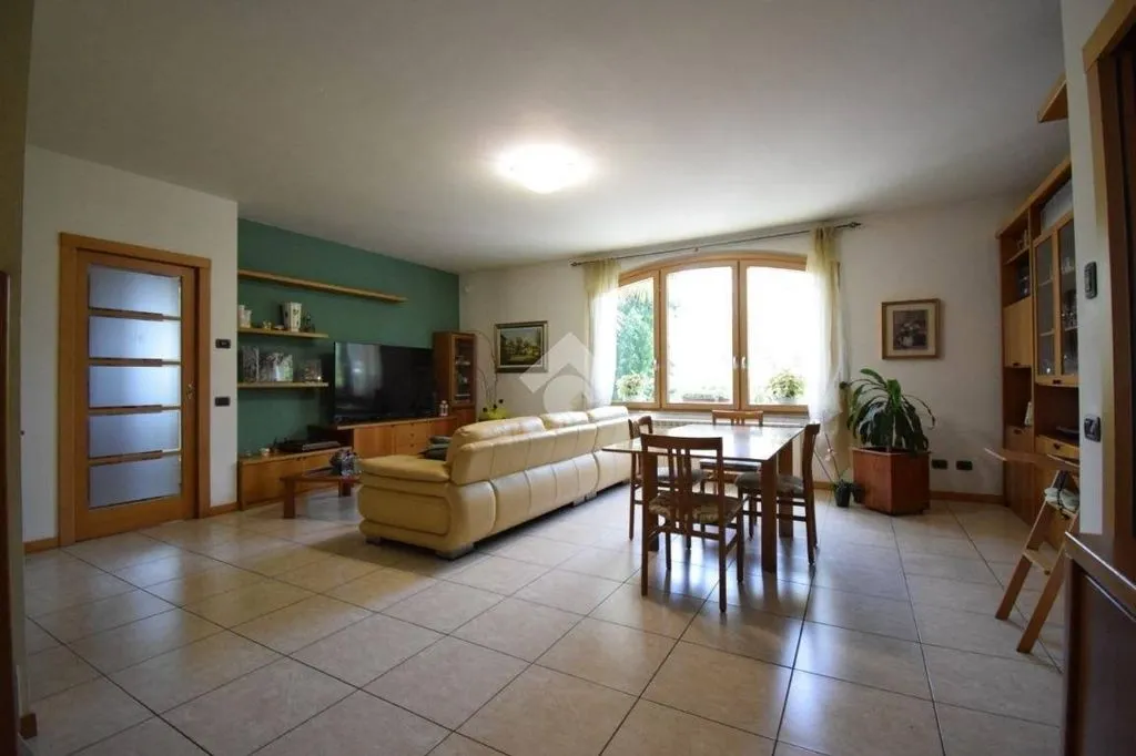 Dining Room - Luxury Villa with Private Garden in Brugherio
