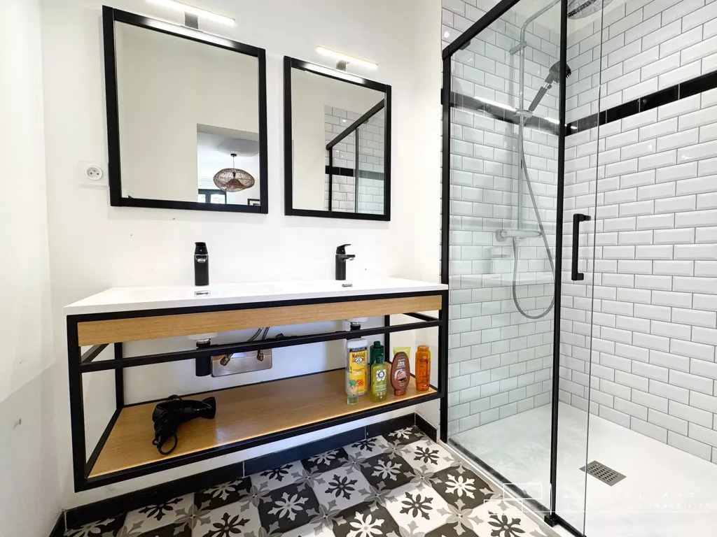 Bathrooms - Renaissance Flat in City Centre