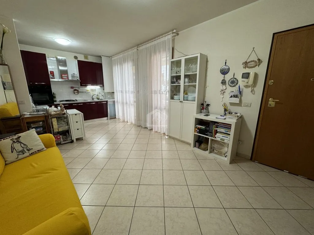 Séjour - Bright Trilocale with Balcony in Suzzara