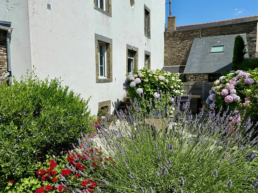 Aed - Character Apartment with Garden in Cancale Centre