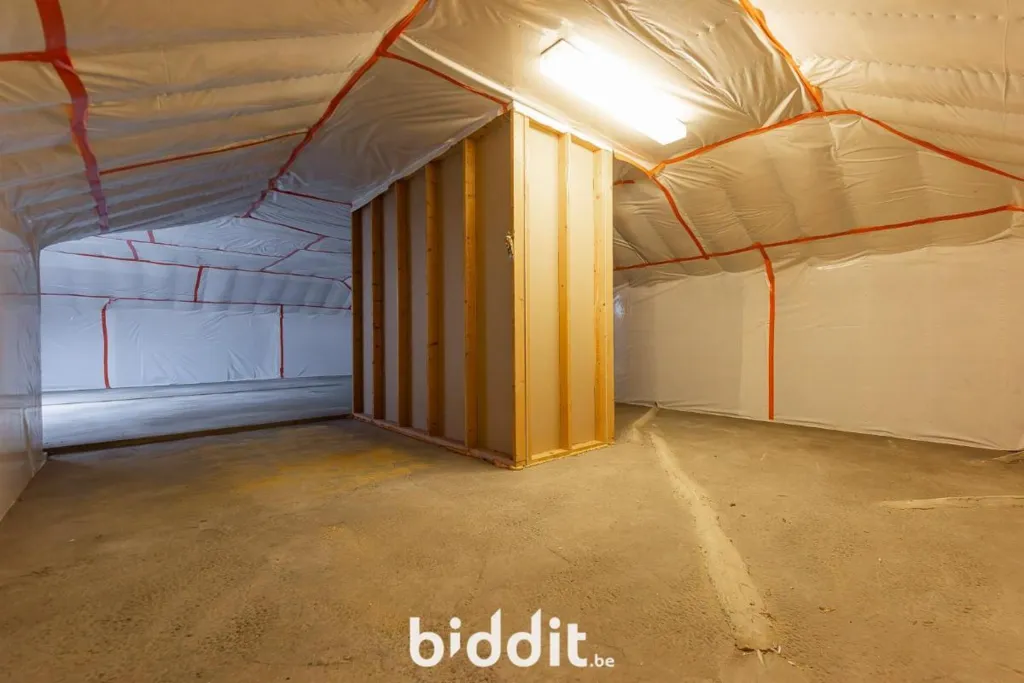 Rooms - Residential House with Attic in Quiet Area