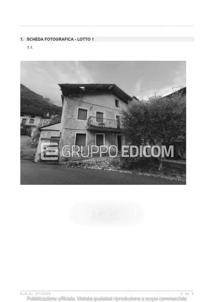 Residential Building with Courtyard in Carpen, Setteville