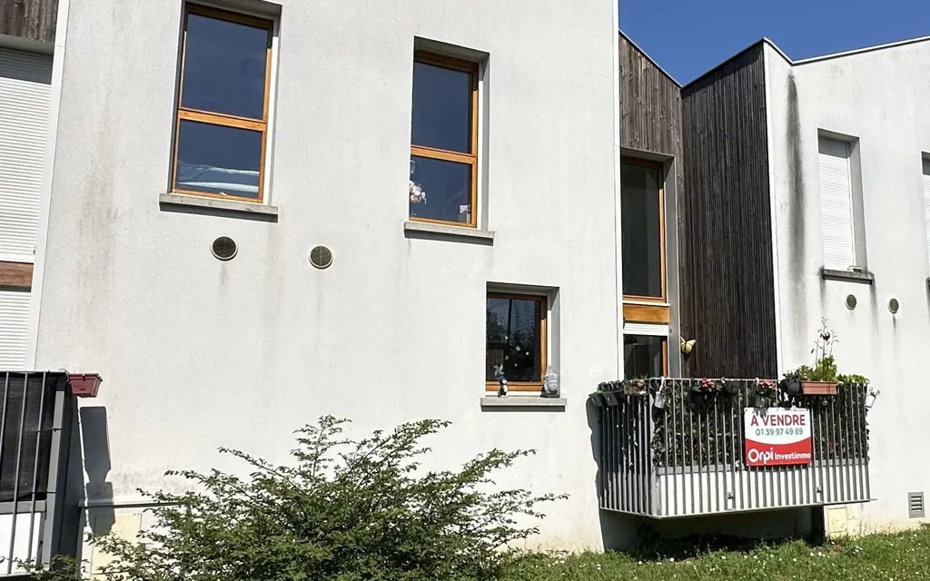 Exterior - Spacious Duplex with Terrace in Urban Area