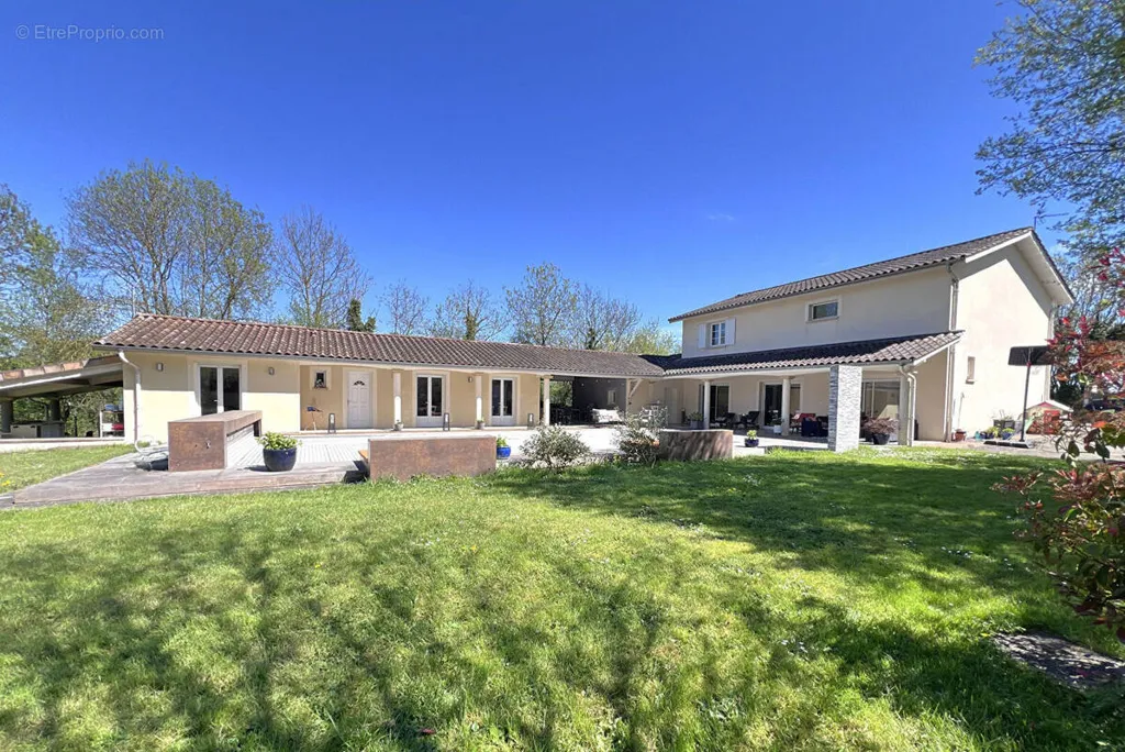 Extérieur - Maison 7 pièces à Saint-Cyr-Sur-Menthon