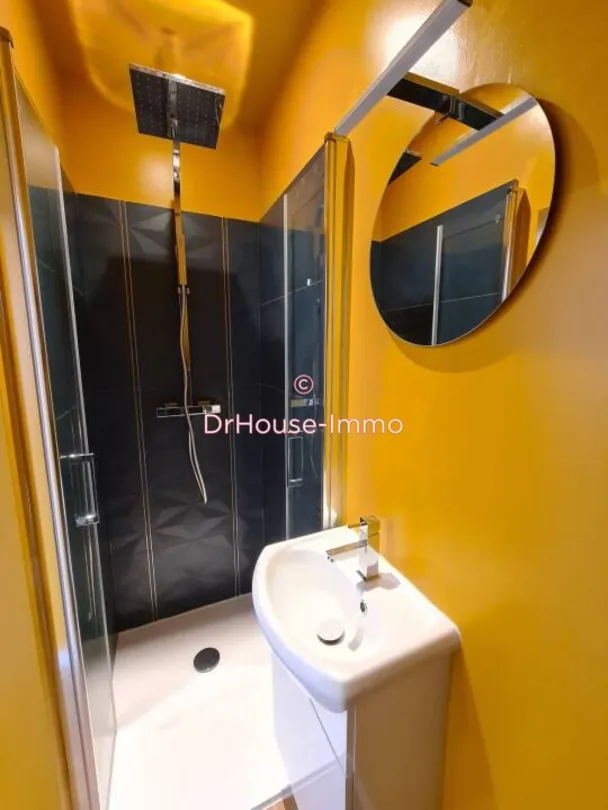 Salles de bain - Studio au Centre-ville de Bréval avec Parking