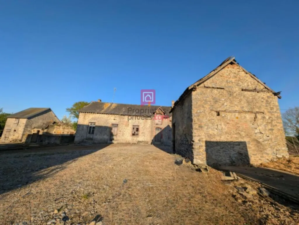 Extérieur - Maison en Pierre à Rénover avec Jardin en Campagne