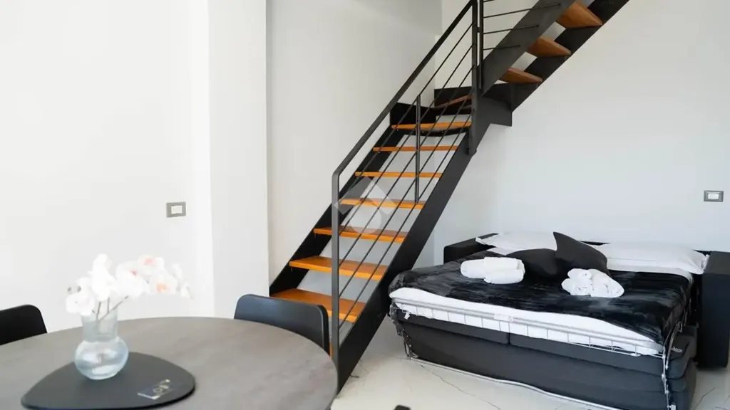 Magamistoad - Modernised Flat with Terrace in Genoa Centre