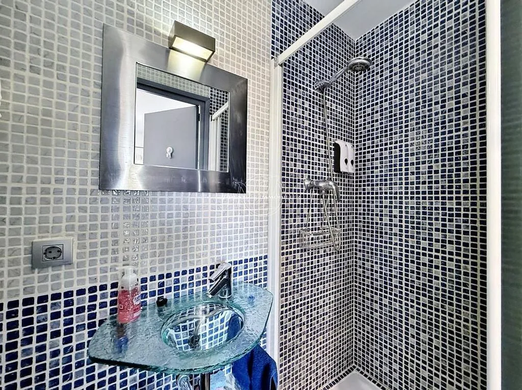 Bathrooms - Terraced House with Sea View in Roses