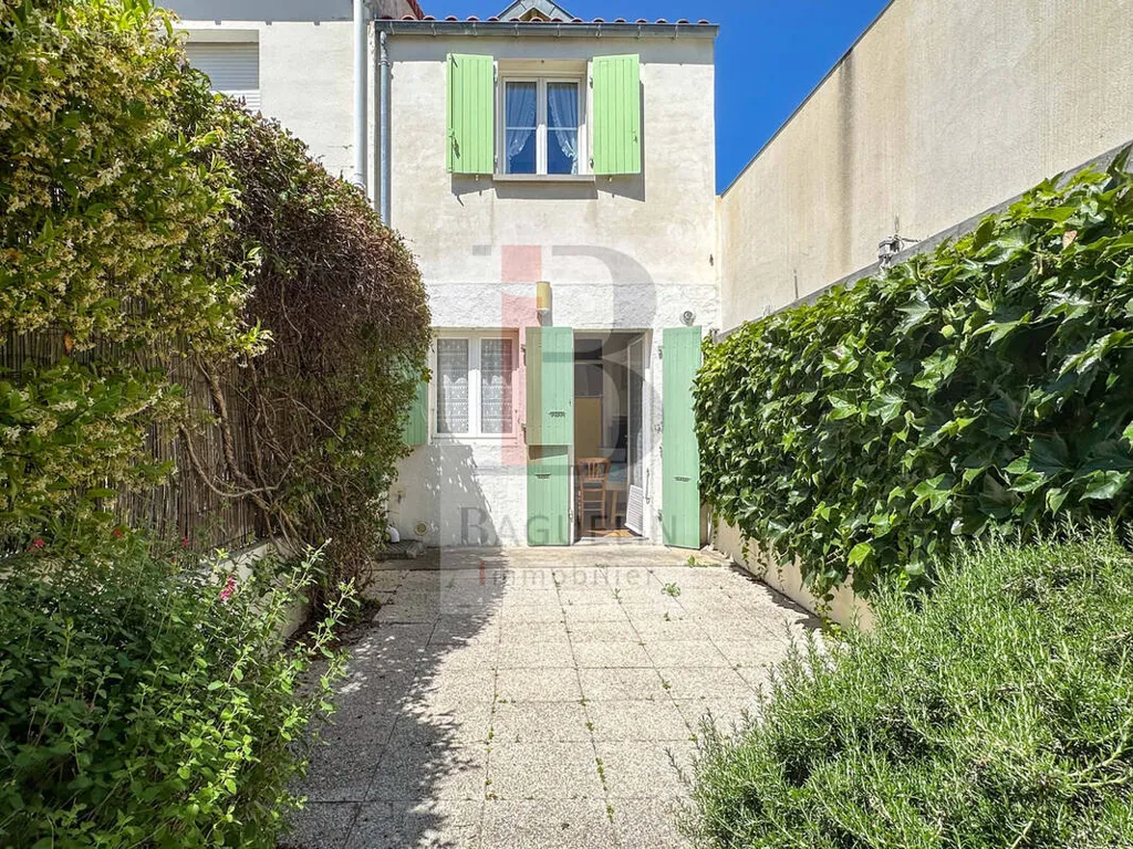 Aed - City Centre House with Terrace in Fouras