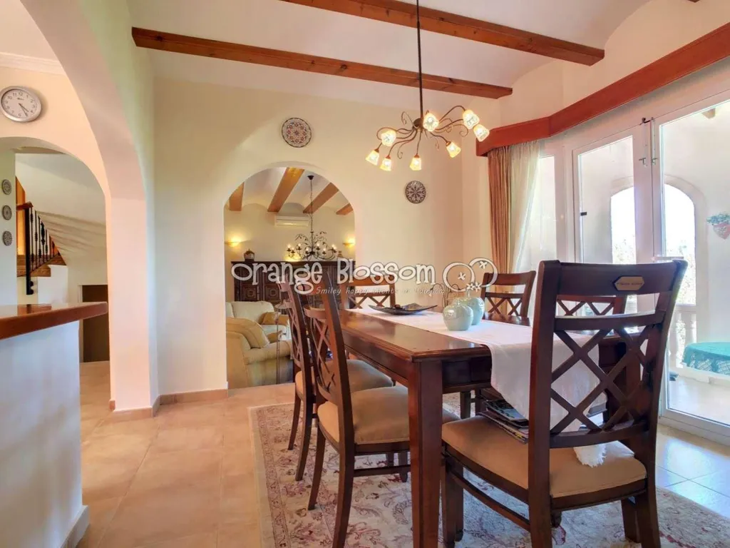 Söögituba - Detached Villa with Sea Views in Ador