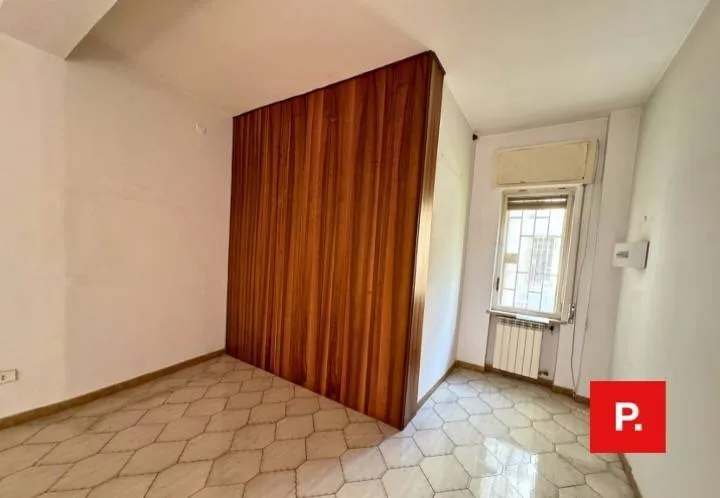Pièces - Apartment for Renovation in Caserta Centre