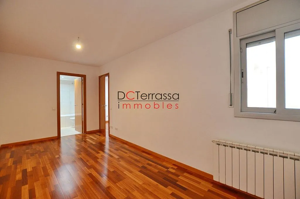 Rooms - Apartment with Balcony in Vallparadís, Terrassa