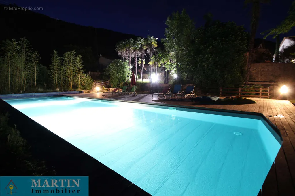 Piscina - Mas with River Access in Peaceful Hamlet