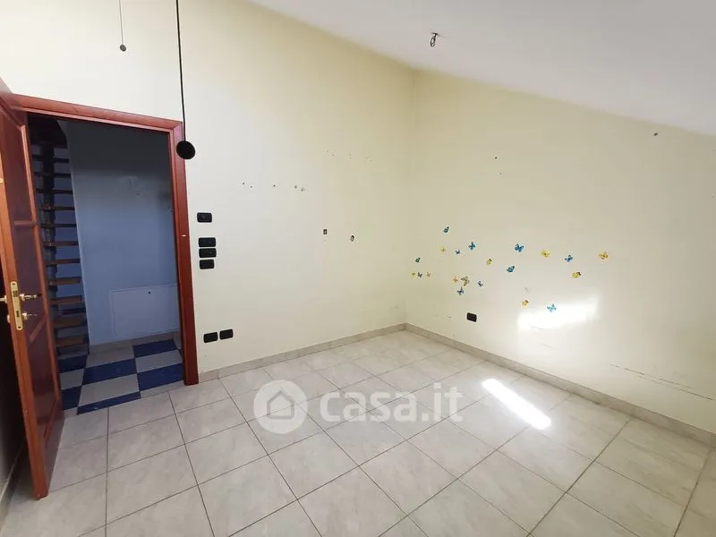 Stanze - Appartamento con terrazzo e vista a Potenza