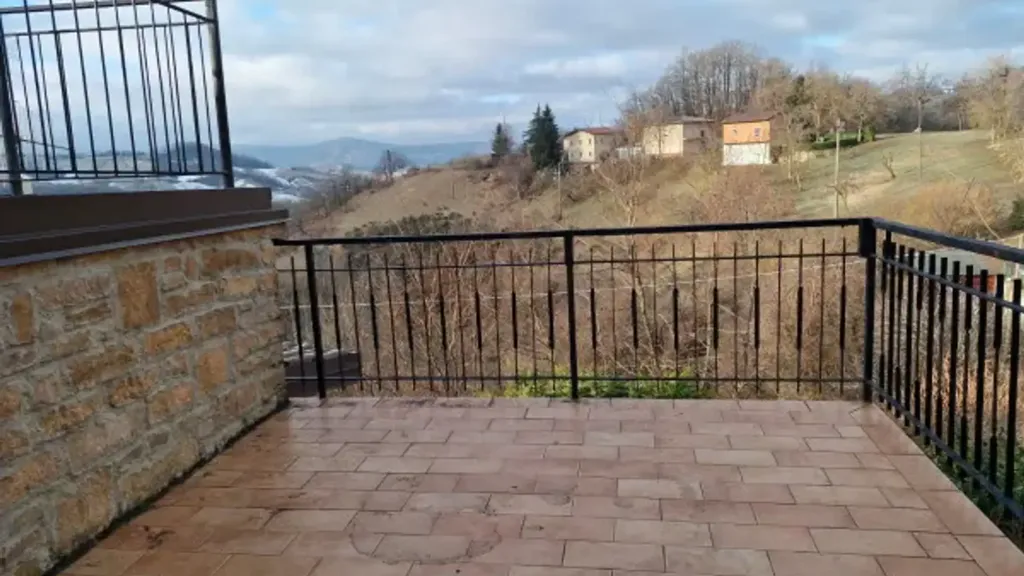 Rõdu - Terraced House with Solarium in Serramazzoni