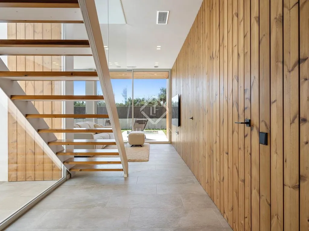 Esik - Modern House with Pool in Reus