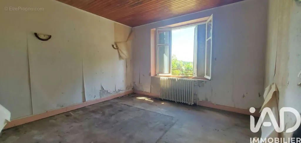 Maison en Pierre avec Vue sur Vallée à Combressol