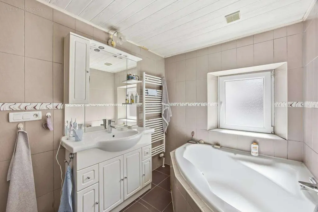 Salles de bain - Maison de Ville avec Cour à Marmoutier