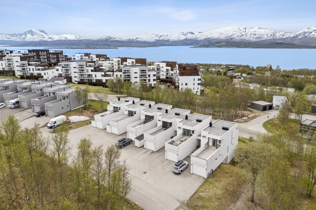 Õhuvaade - Modern Terraced House with Garage in Tromsø