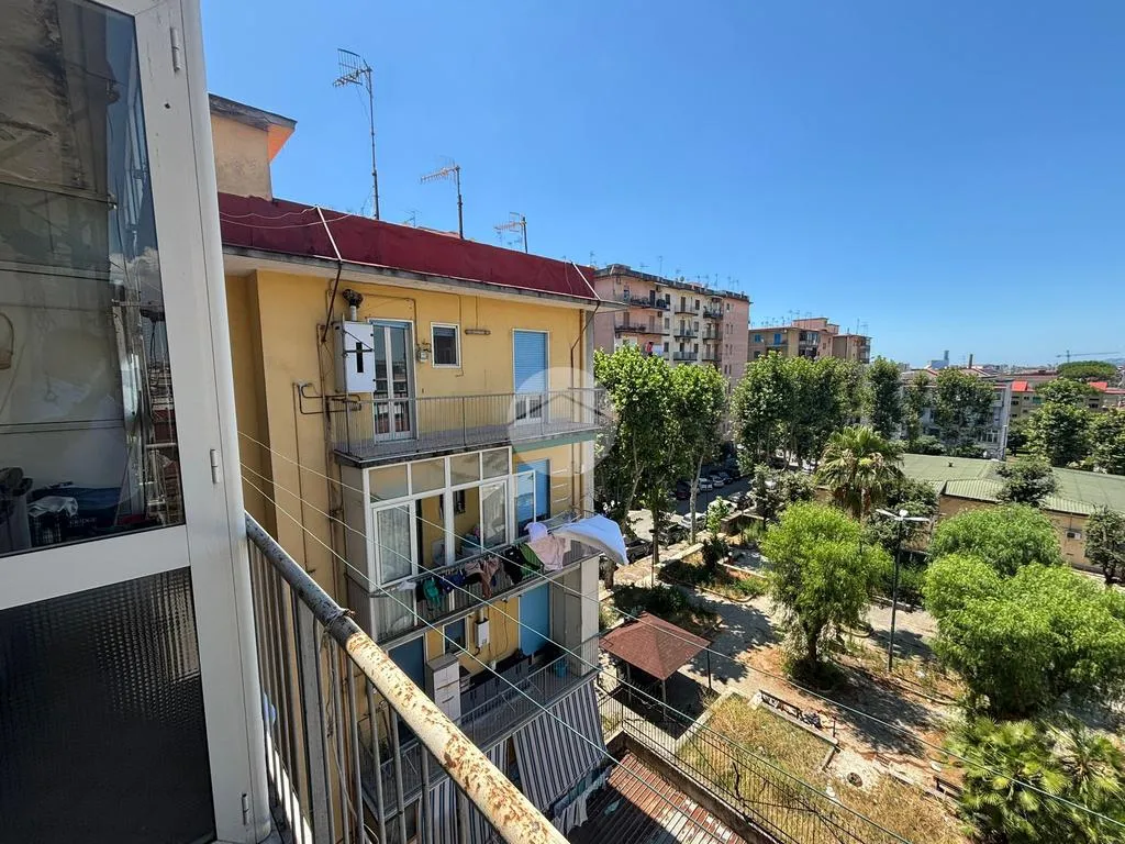 Balcon - 3-Bedroom Apartment with Balcony in Naples