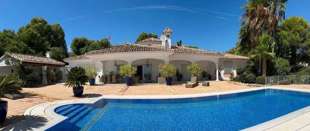 Piscine - Luxury Villa with Sea View in Benahavís