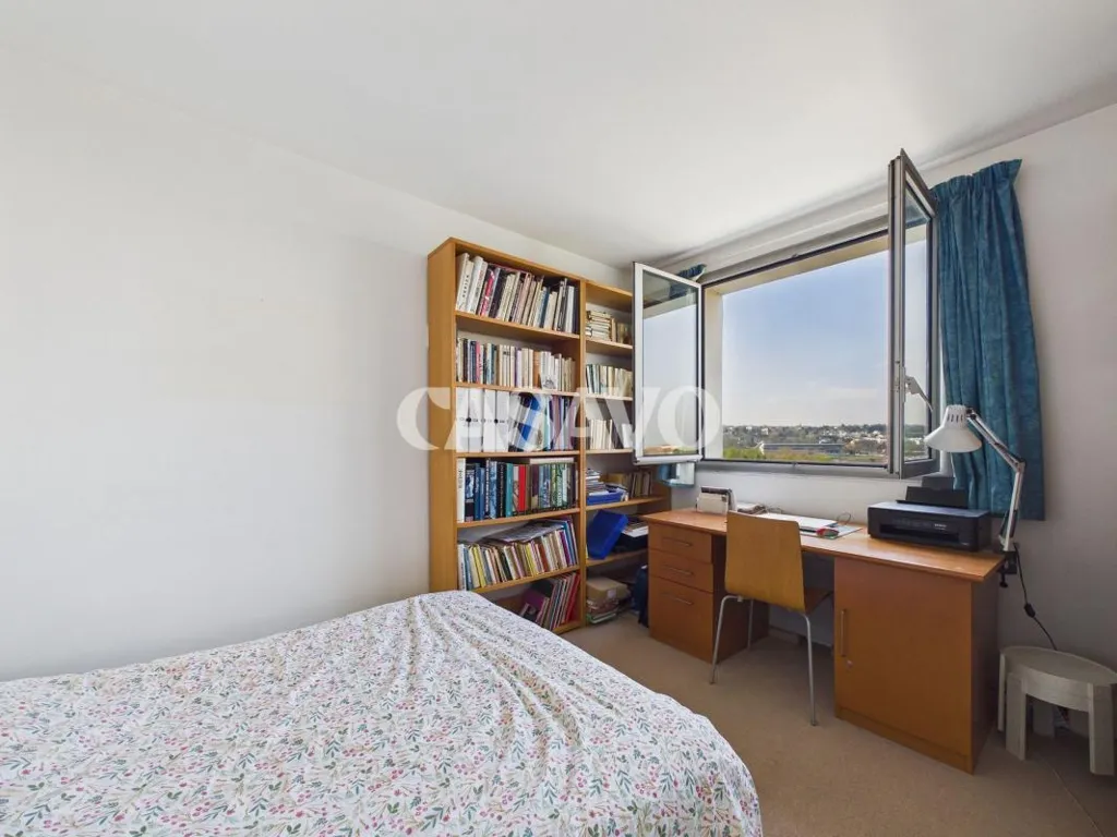 Magamistoad - 4-Piece Flat with Balcony in Saint-Cloud