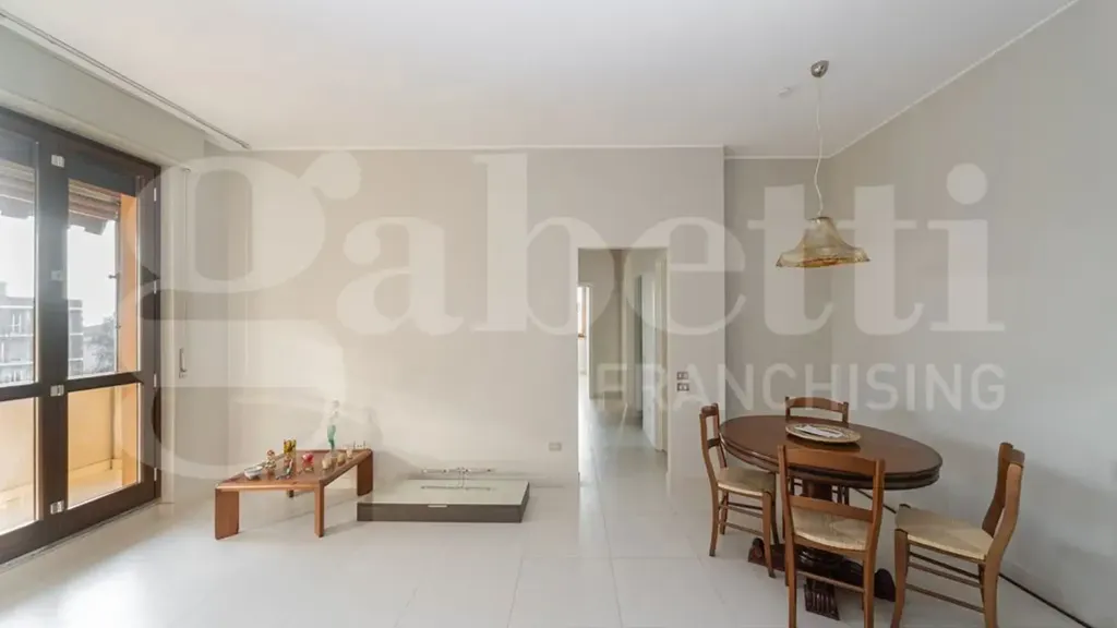 Salle à manger - Modernised Apartment with Balcony in Monza