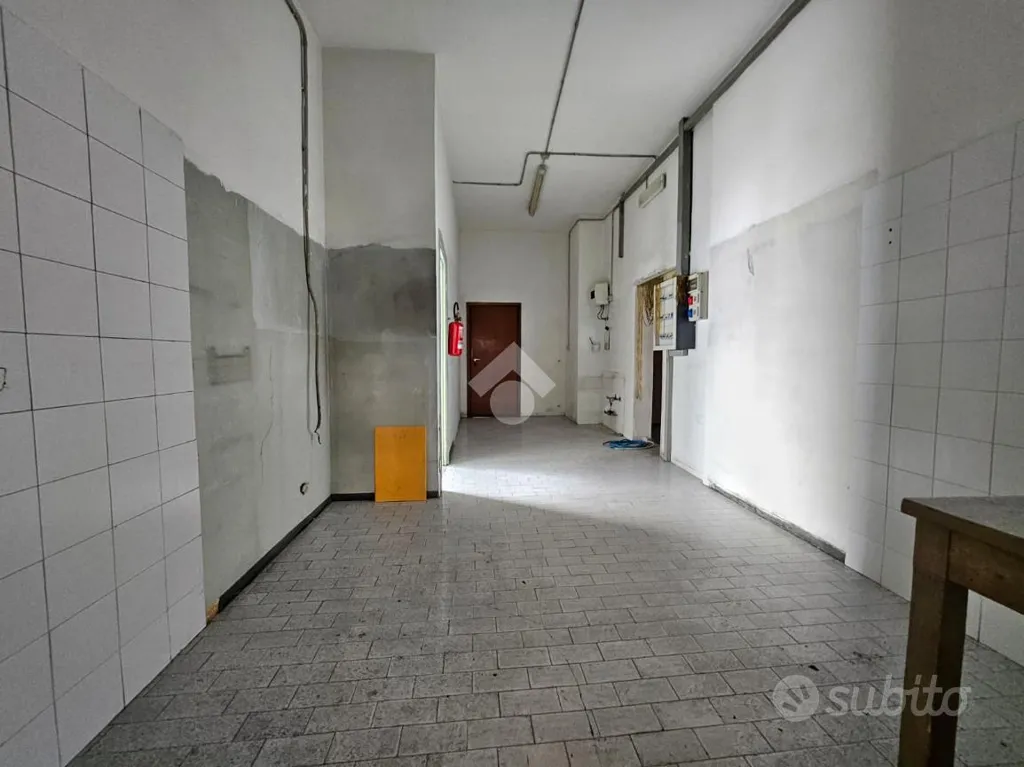 Garaaž - Commercial Space with Four Frontage Windows in Lumezzane