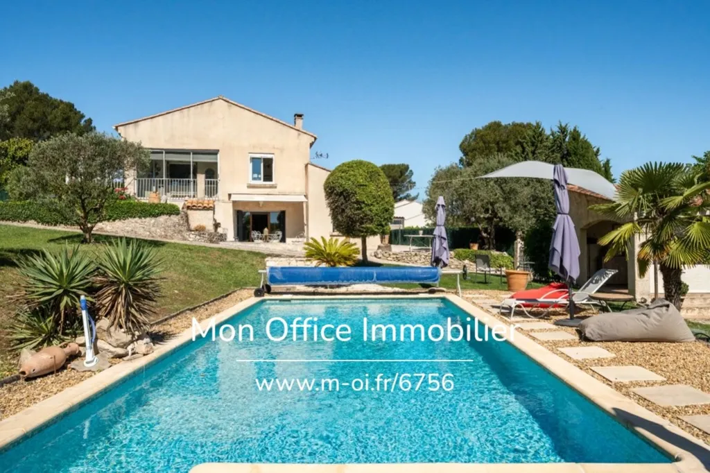 Piscine - Maison avec Piscine et Jardin à Éguilles
