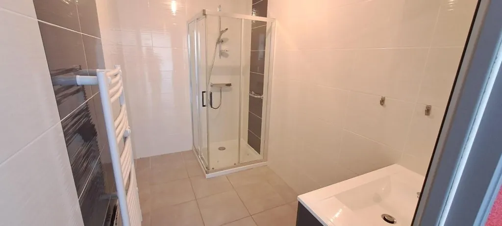 Salles de bain - Appartement T2 avec Terrasse à Chazelles-sur-Lyon