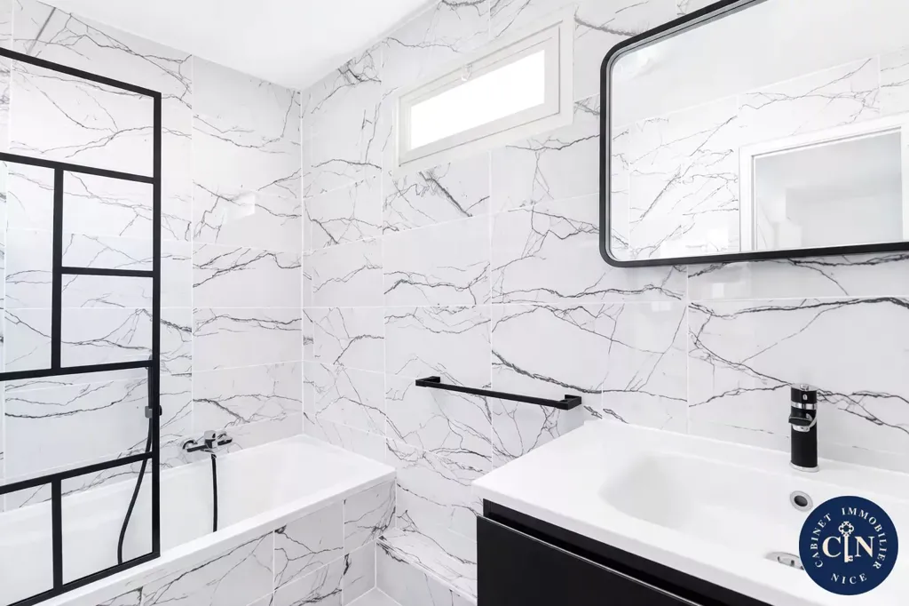 Salles de bain - Appartement avec Vue Mer à Nice Ouest
