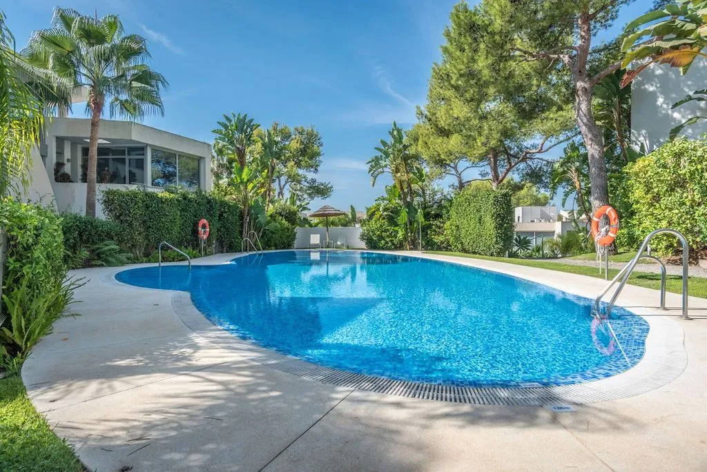 Piscine - Luxury Townhouse with Pool in Sierra Blanca