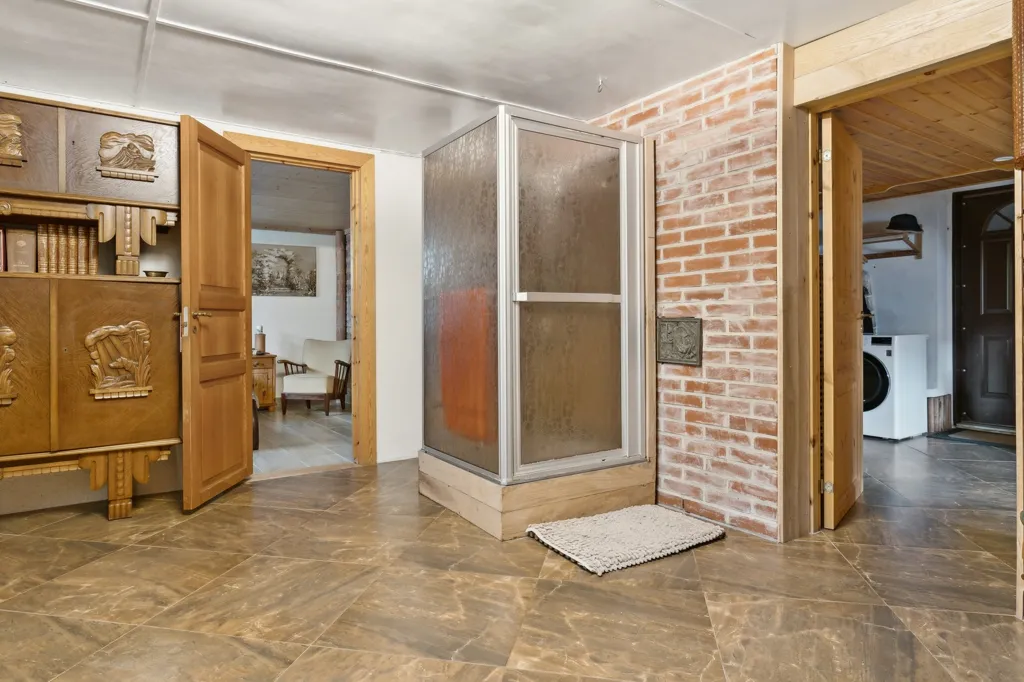 Entrée - Commercial Property with Workshop in Värsjö