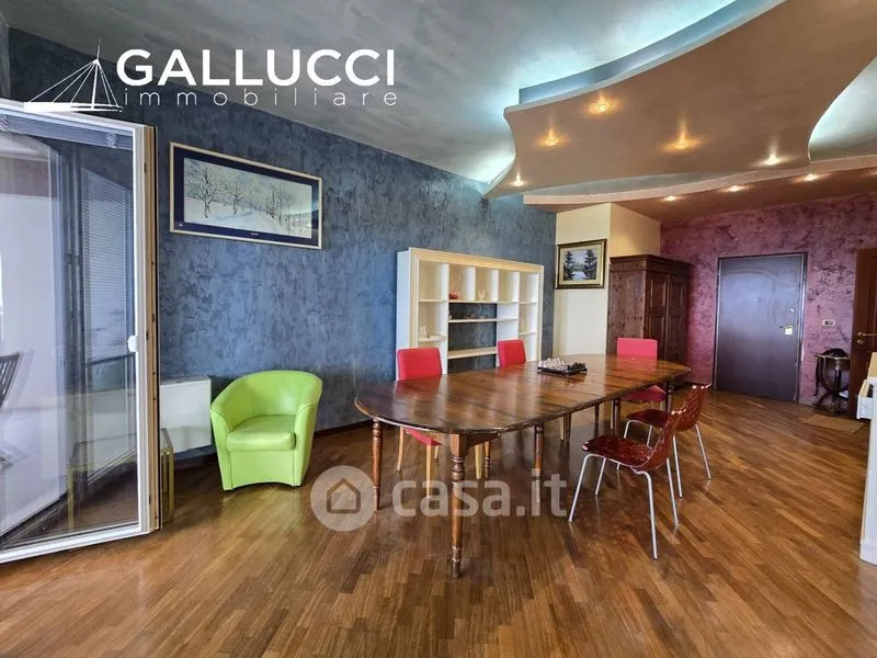 Söögituba - Spacious Attic with Sea View in Pescara