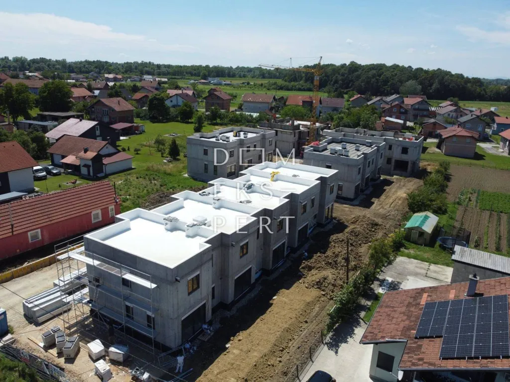 Õhuvaade - Two-Storey Apartment with Garden in Rugvica