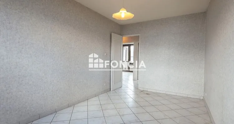 Entrée - Appartement 5 Pièces avec Garage à Échirolles