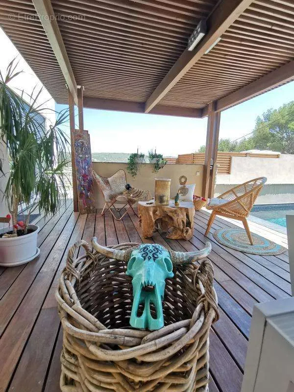 Terrasse - Maison Contemporaine avec Piscine à Marseille