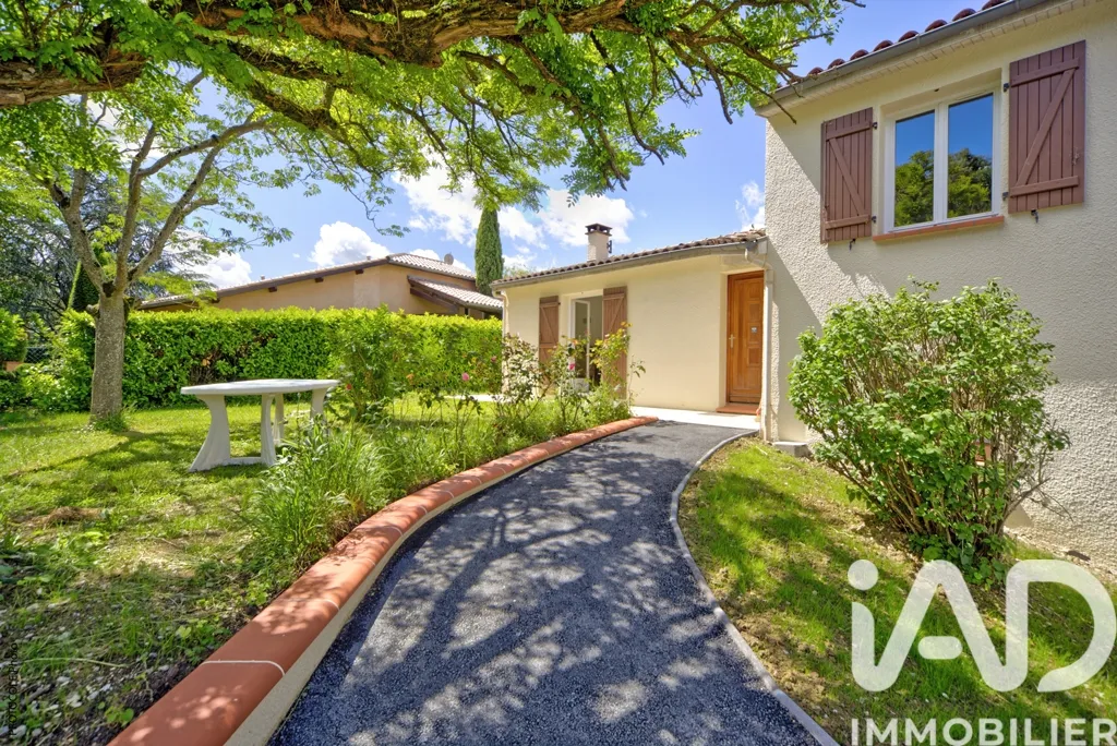 Exterior - Charming House with Garden in Péchabou