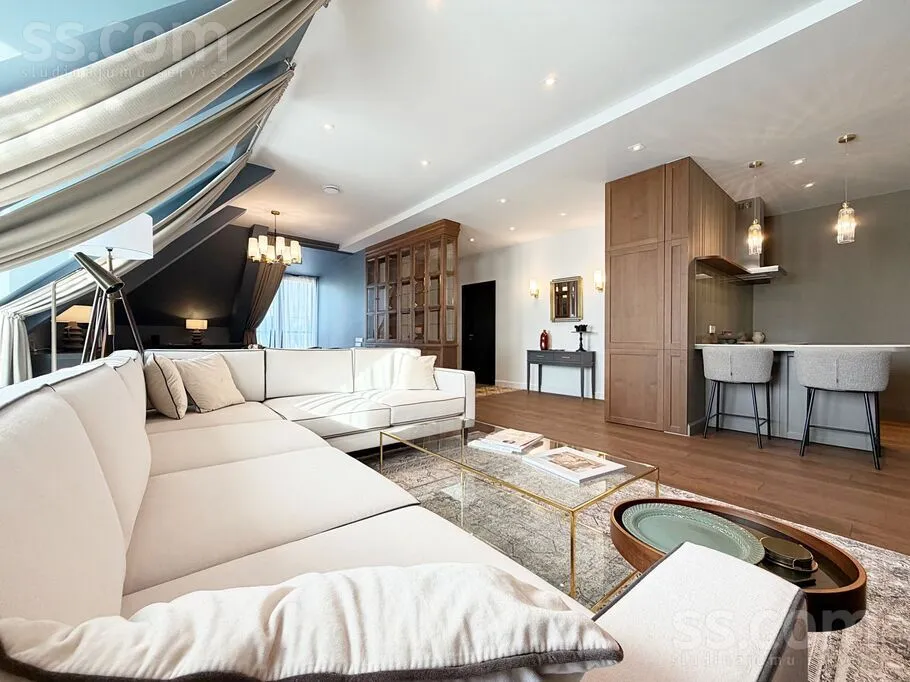 Séjour - Luxury 4-Bedroom Apartment with Balcony in Riga Centre