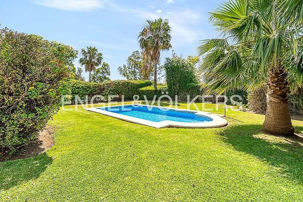 Aed - Villa with Pool and Sea Views in Estepona