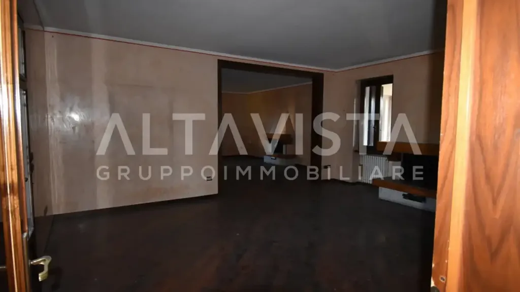 Esik - Villa with Pool in Montichiari Centre