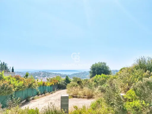 Jardin - Terrain Constructible avec Vue Mer à Vallauris